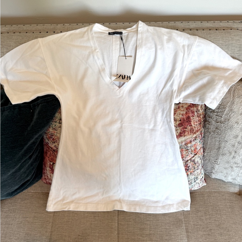 NWT thicker Zara v-neck!